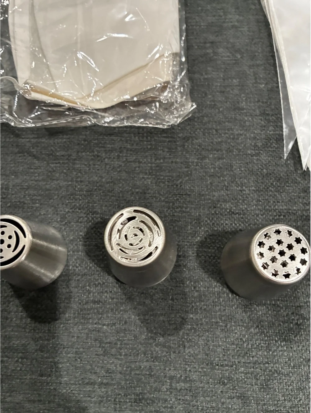 Russian Piping Tips & Piping Bags Disposable Decorating Bags for Cake and Pastry